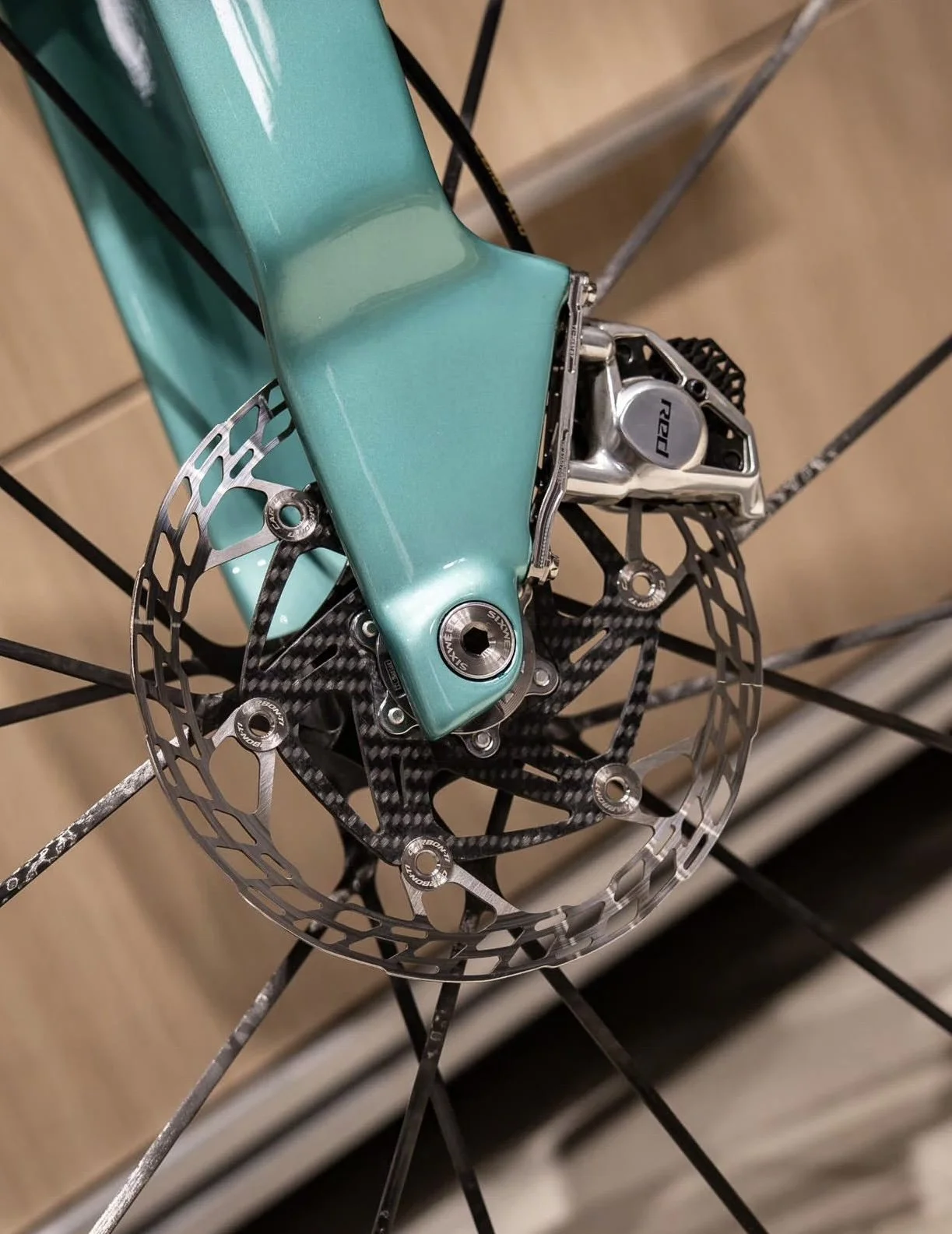 SIXWEEL Titanium THRU AXLES Y1RS SILVER – Image 2