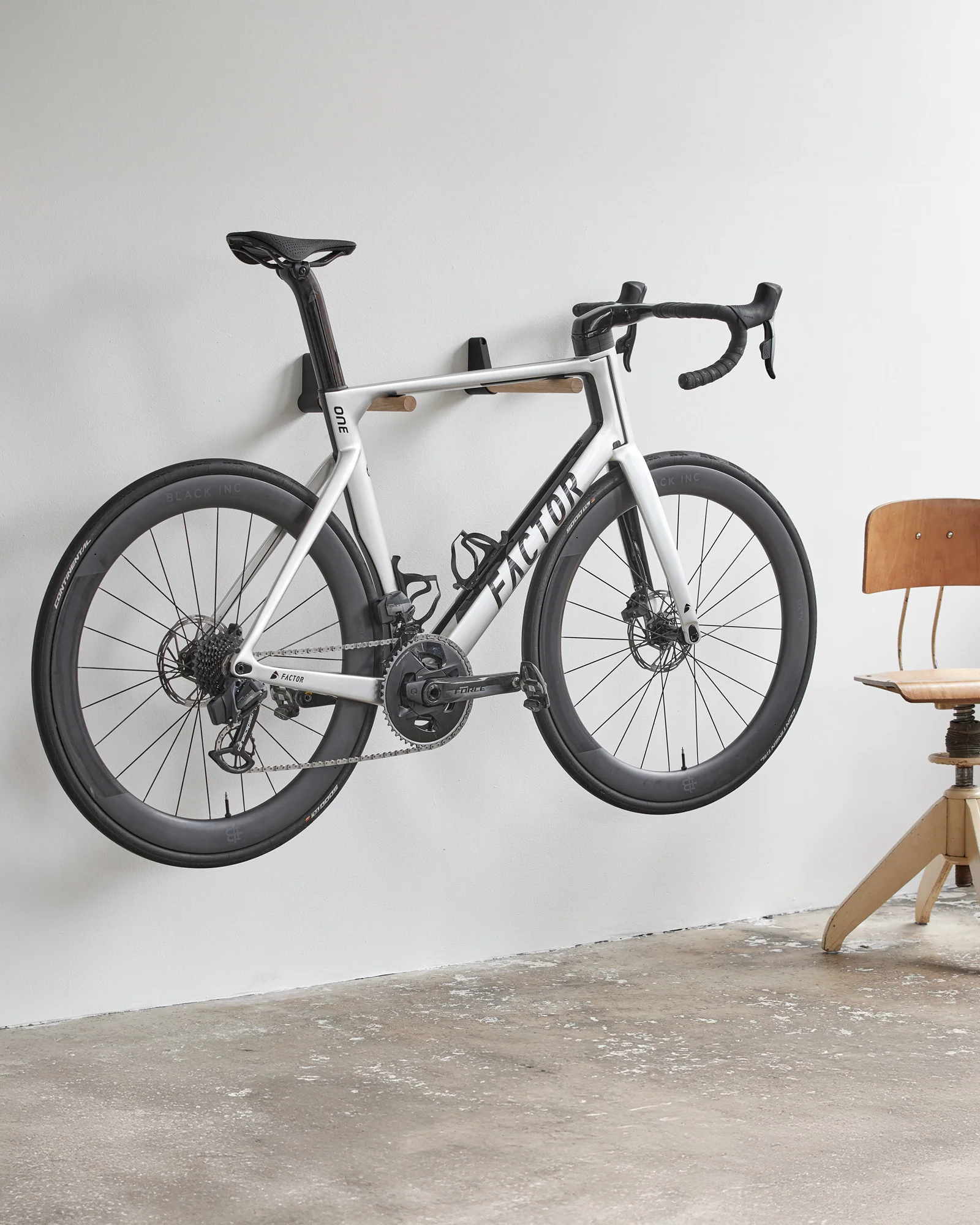 TONS BIKE WALL MOUNT VERTICAL